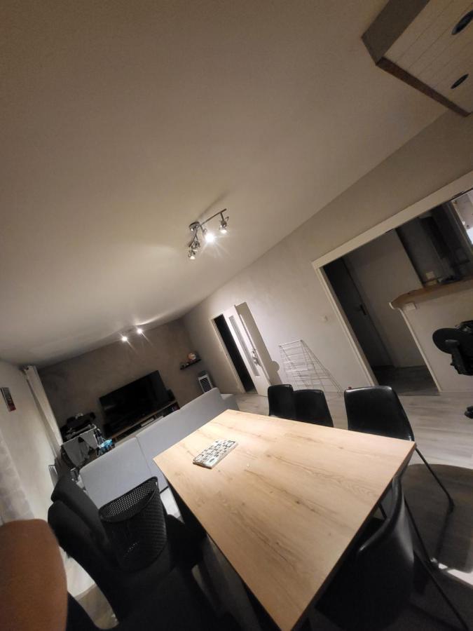 Chambre Neuve Dans Un Logement Partage A 10 Minute Du Circuit 24H Allonnes  Luaran gambar