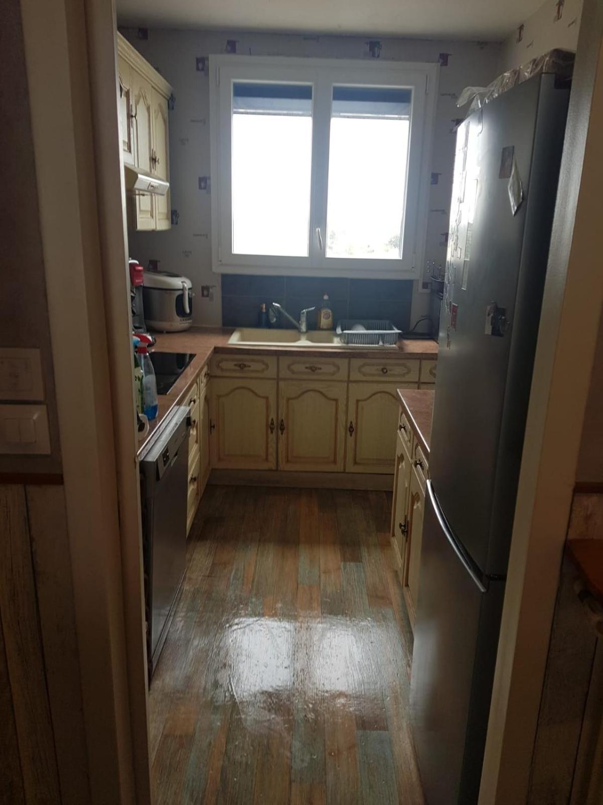 Chambre Neuve Dans Un Logement Partage A 10 Minute Du Circuit 24H Allonnes  Luaran gambar
